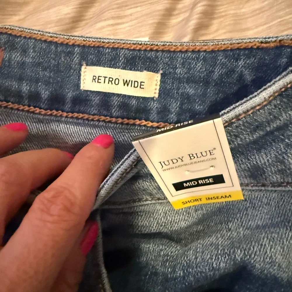 Judy Blue Light Wash Denim Jeans - Picture 5 of 7